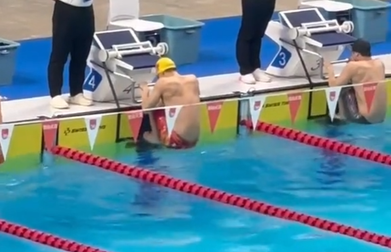 24.54，温州选手徐嘉余夺得男子50米仰泳冠军