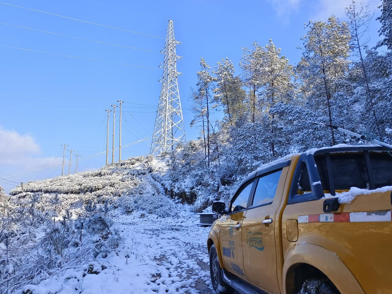 国网泰顺县供电公司迎战首轮大雪确保供电安全