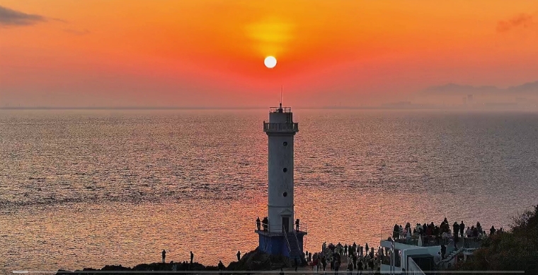 面朝大海，春日邂逅浪漫风光