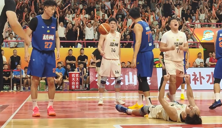 叶光辉怒吼!温州队篮下“爆破”
