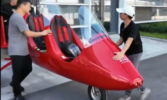 温州一男子自制自转旋翼机可飞8500米高