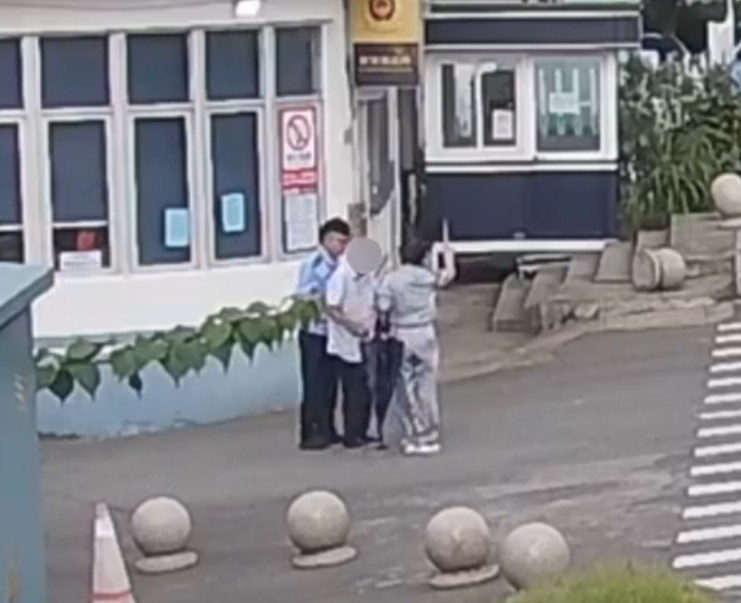 86岁老人迷路,派出所内塞“车费”表示感谢