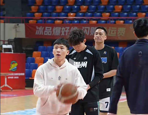 �����ͳ�vs���� ���ݶӣ���ʤ��ΪĿ�꣬Ϊ��̭�����ָ�