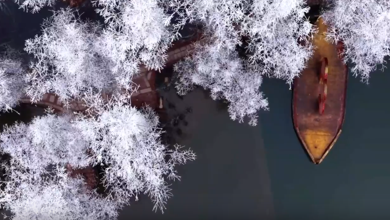 ����ͭ�� ڡȾ�ؾ�حͭ��ɽ��ڡʵ�ģ�ÿһ֡���Ǳ�ֽ