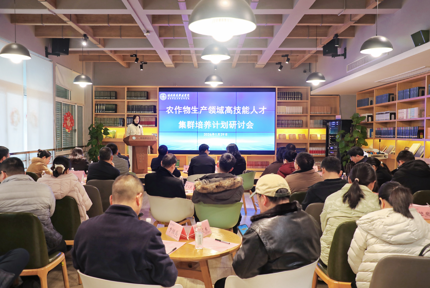 �¿�Ժǣͷ�ٿ����ֻ� ��̽ũ����߼����˲ż�Ⱥ������·��