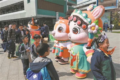 ������һ�Ŵ�������ӡ���У԰���ⳡ����ļ����̫��Ȥ��