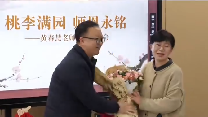 �����������Ͽε���ʦ�����ˣ�ѧ���Է���������