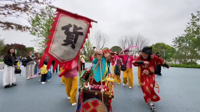 ����԰��԰������ˣ����Χ��nice��