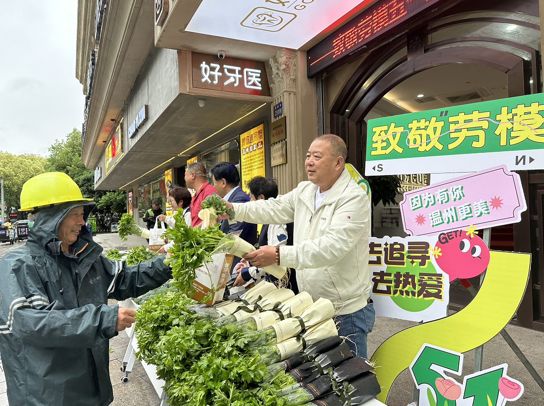 ��һ������ʽ�谮���¾���̨�����Ͷ���