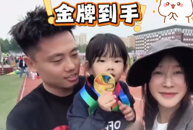 运动员孔令微夫妻参加运动会,上演降维打击