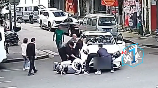 42秒!20人!温州街头的温暖救援