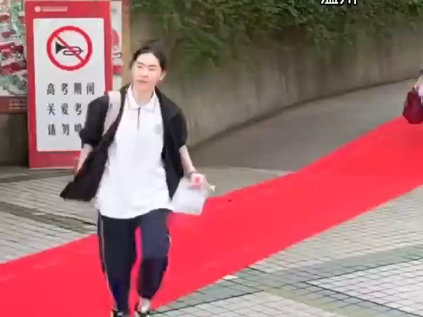 �߿��׳��������⡰��ʽ�ӿ�����������ֵ������˭�����Ǹ������أ�