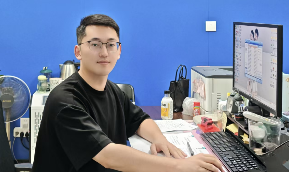 胡立鹏:撕下标签 点亮心灯